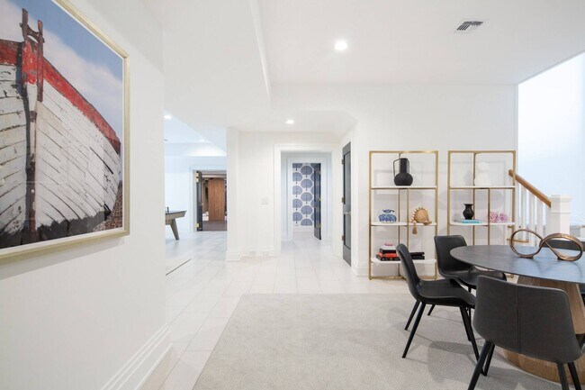 Building Photo - 30 Rosko Ln