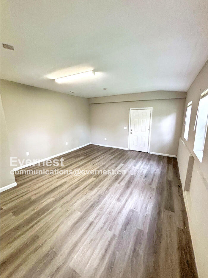 Building Photo - 1131 N Florissant Rd