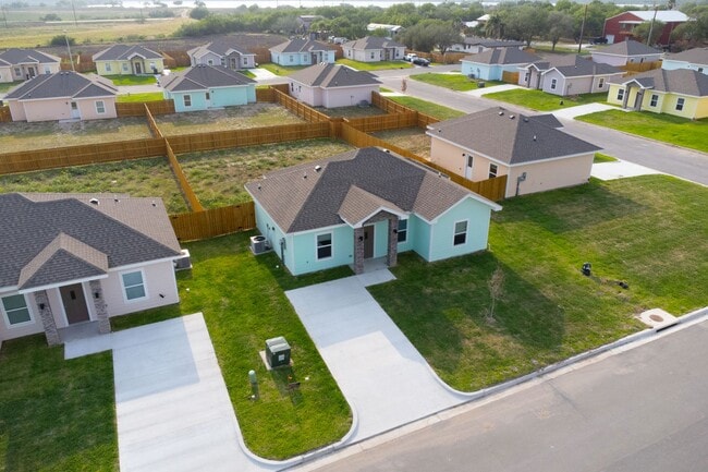Building Photo - 2718 Maria Dr