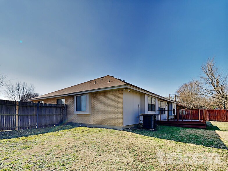 Building Photo - 918 Elliott Dr
