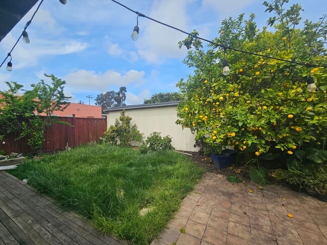 Building Photo - Live & Work in Oakland: Spacious Home with...
