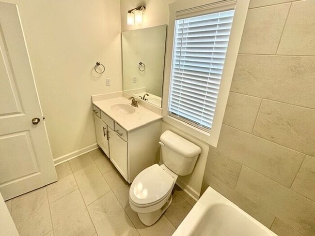 Building Photo - Now Leasing at Cedar Bluff – 4BR Townhomes...