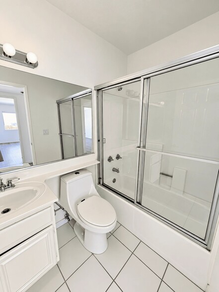 Building Photo - 4454 Coldwater Canyon Ave