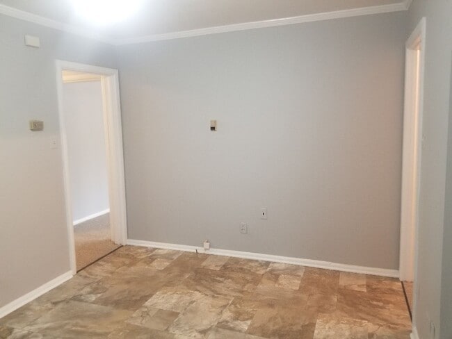 Building Photo - 1804 Saxon St