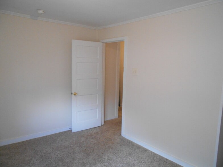 Building Photo - 4343 E Bayley St