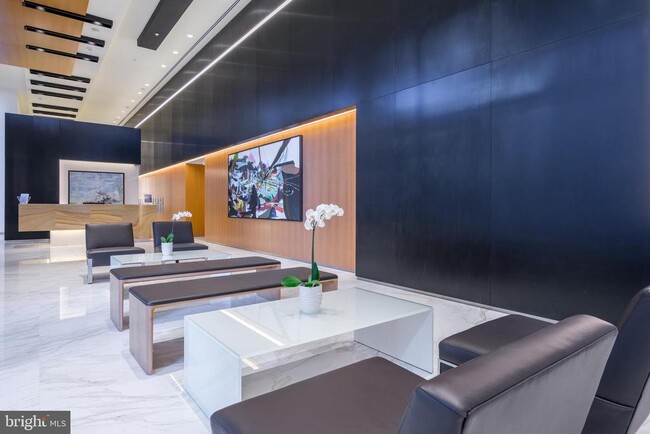 Building Photo - 1800 N Lynn St