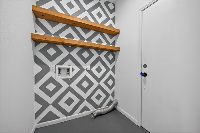 Building Photo - 319 Fantasy Ln