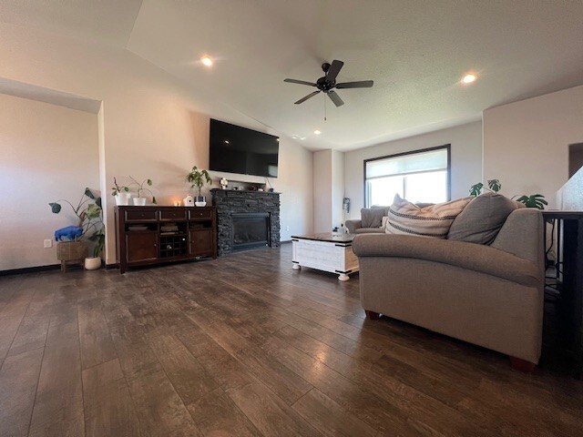 Building Photo - 558 Bull Run Dr