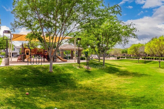 Building Photo - 1384 S Sabino Dr