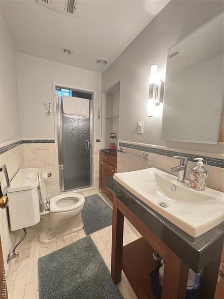 Building Photo - 6 Danvers Ln