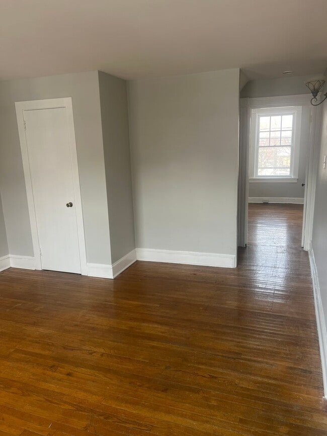 Building Photo - Spacious & Stylish 2-Bedroom Apartment with Modern Amenities – Ideal Location!