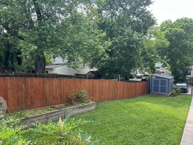 Building Photo - Modern 3 Bed 3 Bath Highlands Home