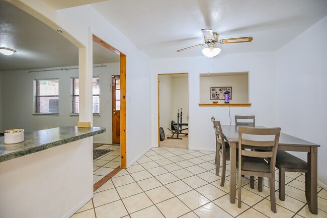 Building Photo - Spacious 3 Bedroom 2 bath with Solar Panels