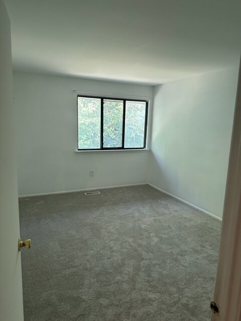 Building Photo - 802 Worthington Dr