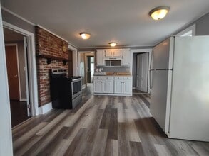 Building Photo - 184 S Main St