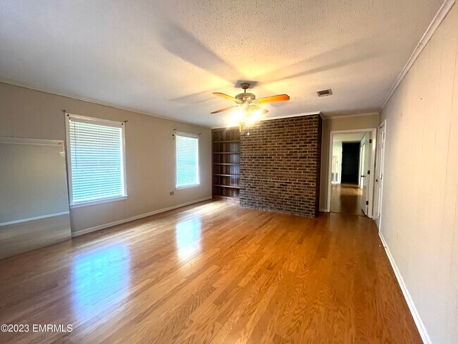 Building Photo - 4500 Russell Topton Rd