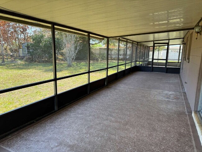 Building Photo - "Charming 2-Bedroom Retreat with optional studio on Coral Avenue – Cozy Comfort Awaits in Kissimm...