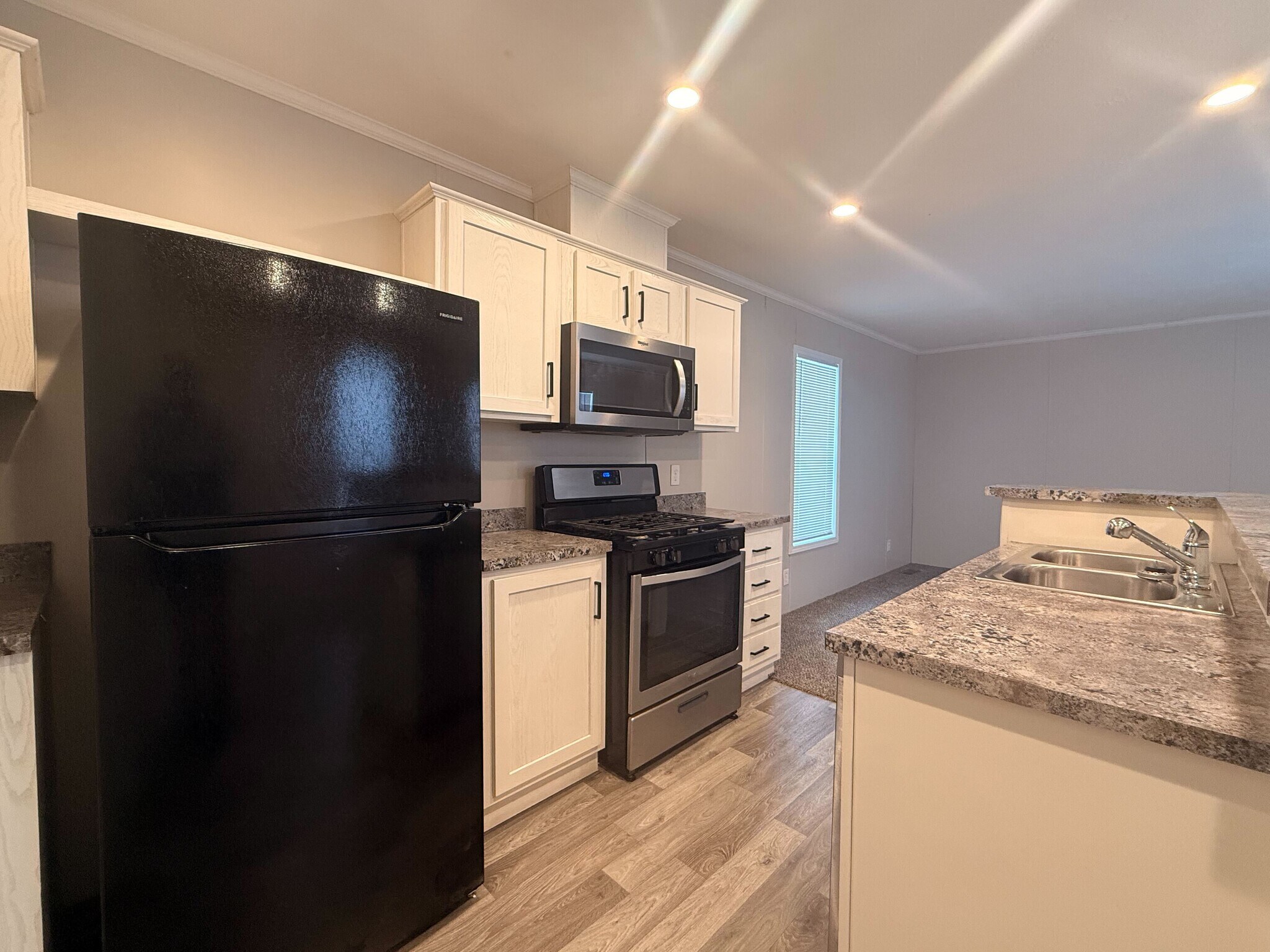 Building Photo - 38039 St Tropez Dr