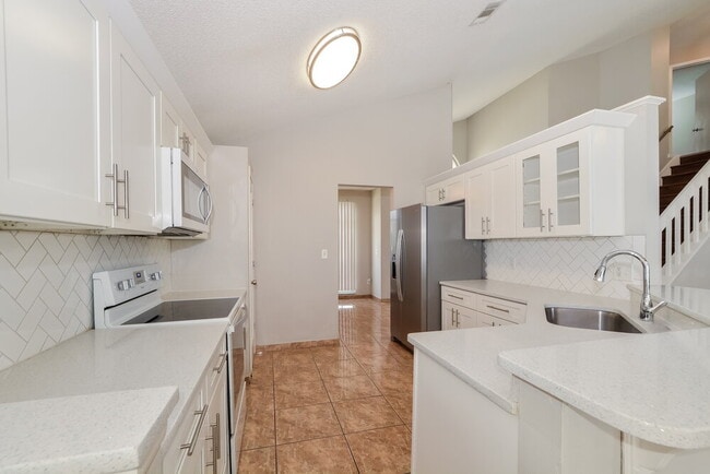 Building Photo - 12612 Belrose Ave