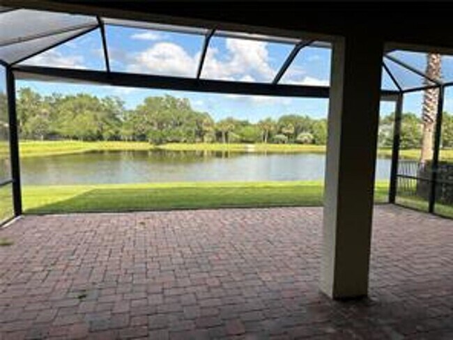 Building Photo - 4 Bedroom / 2.5 Bath Home Available Now in...