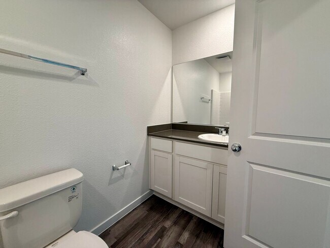 Building Photo - BRAND NEW 3 BED 2.5 BATH 2 CAR GARAGE TOWNHOUSE W/ LOFT IN CADENCE COMMUNITY