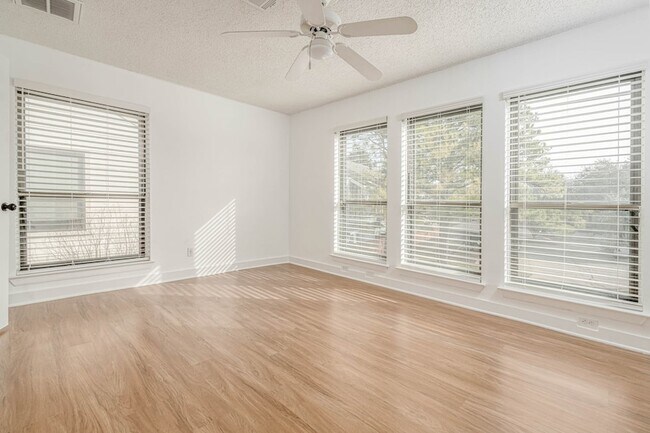 Building Photo - 2277 S Kirkwood Rd