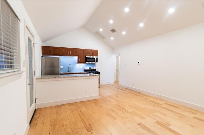 Building Photo - 1309 E 52nd St