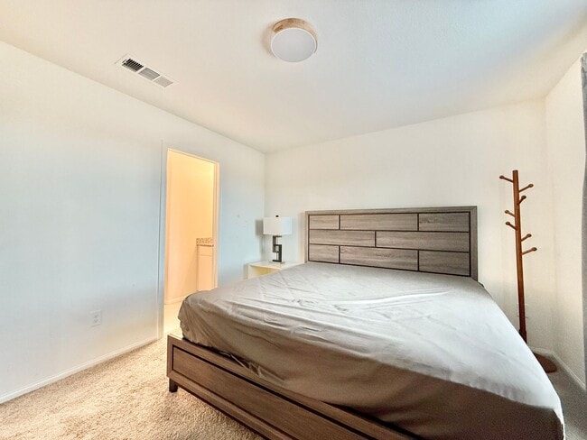 Building Photo - Beautiful 3bd/3bath home