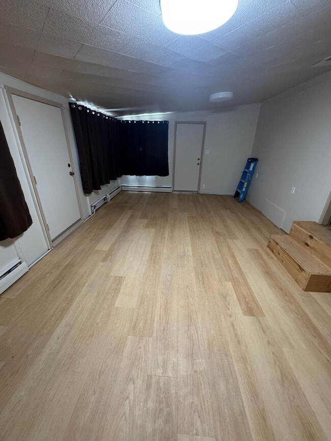 Building Photo - Beautifully Renovated 2 Bedroom / 1 Bath H...