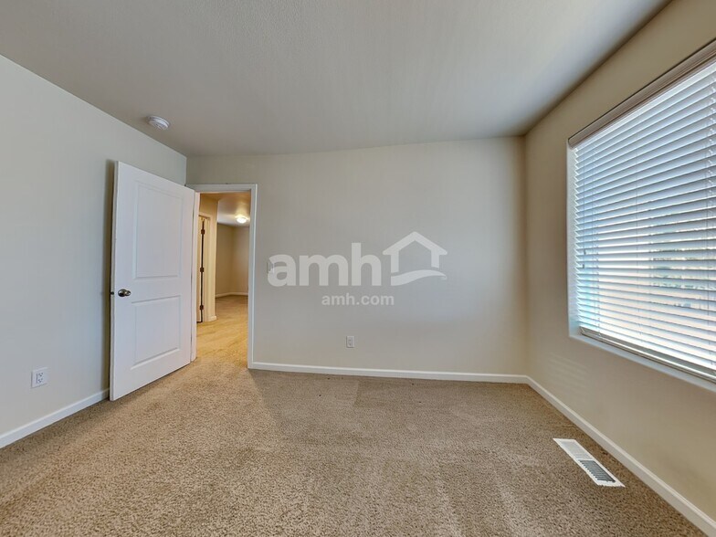 Building Photo - 1855 Blacktail Ln