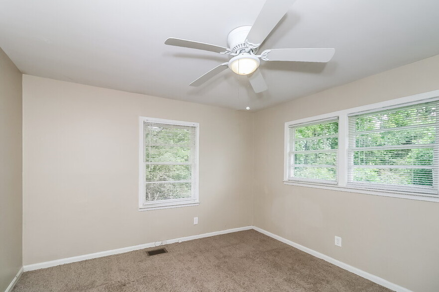 Building Photo - 3301 Howell Cir