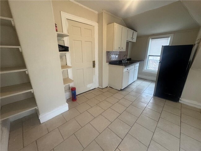 Building Photo - 25 Wesleyan Ave