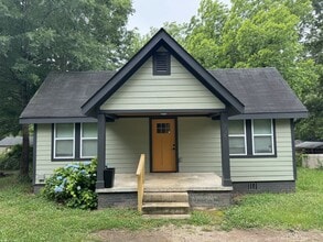 Building Photo - 906 Skyland St