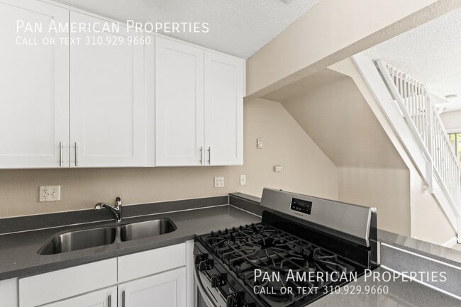 Building Photo - 15443 Van Buren St