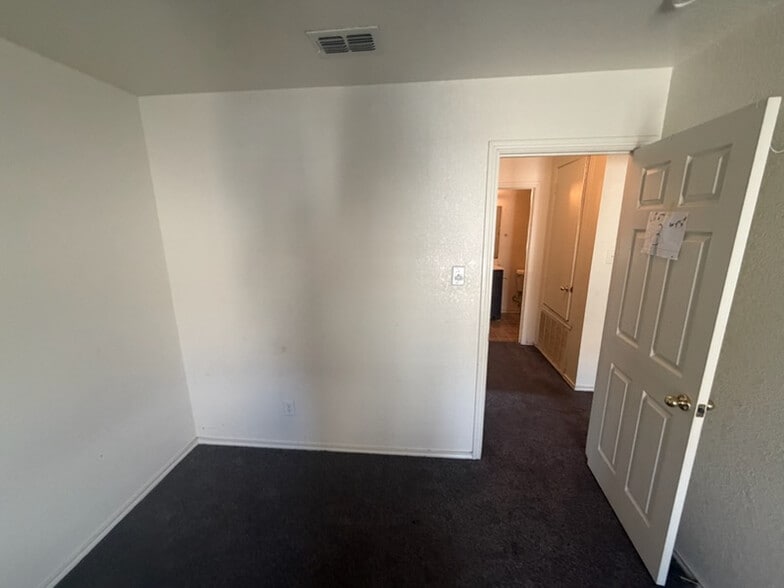 Building Photo - Room in House on Magnolia Grove