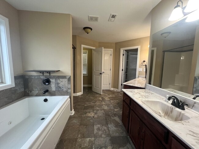 Building Photo - 1701 Winterhaven Ct