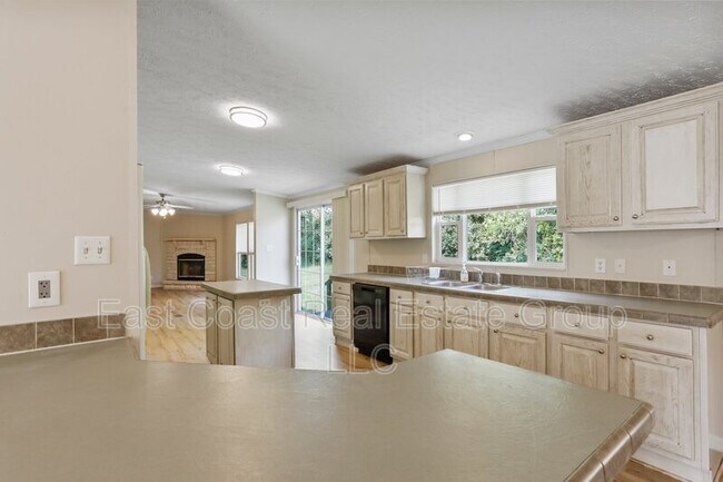 Building Photo - 123 Battlefield Dr