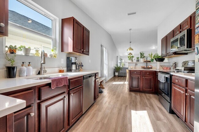 Building Photo - 1069 Lacey Ln