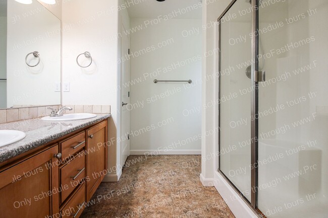 Building Photo - 13640 SE Madena Way