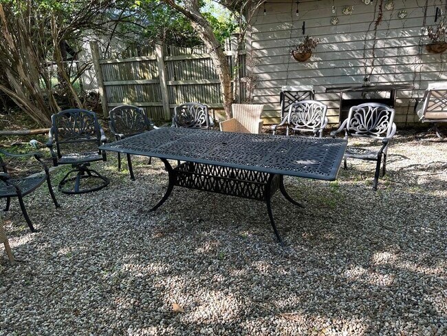 Building Photo - 2008 Fontaine Rd