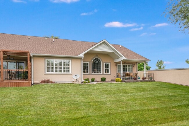 Building Photo - NEW LISTING-3 bedroom, 3 bathroom condo FO...