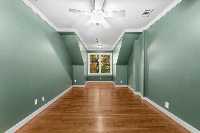 Building Photo - 459 Ivy Park Ln NE