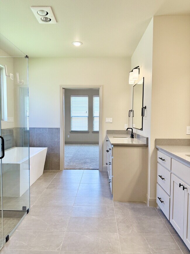 Building Photo - Luxury Viridian Retreat: Isolated and Spa-...