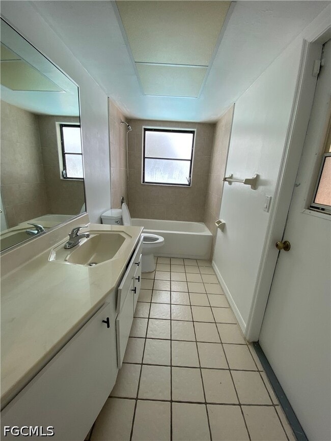 Building Photo - 1110 SW 15th Ave