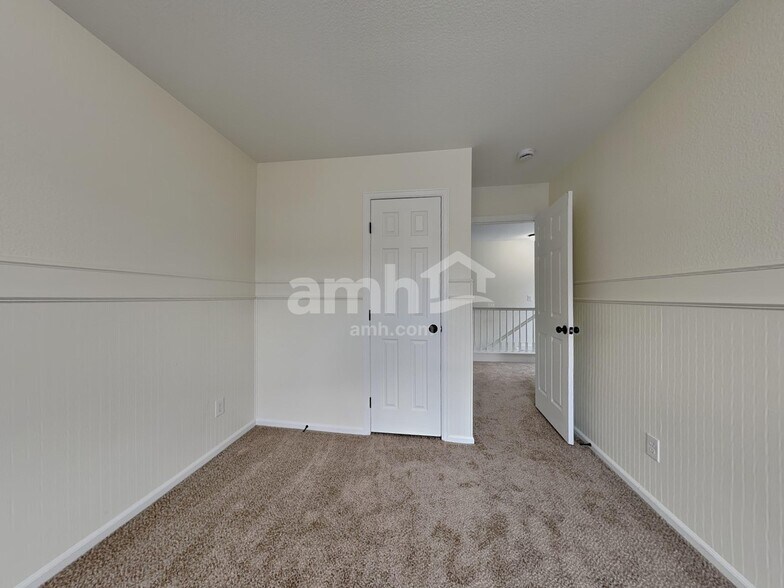 Building Photo - 9762 Chambers Dr