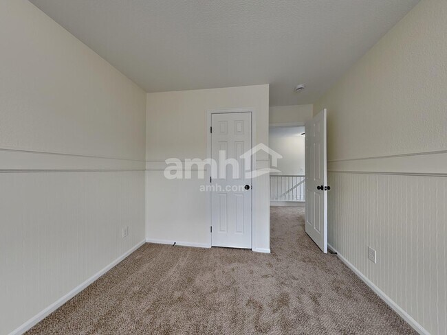 Building Photo - 9762 Chambers Dr