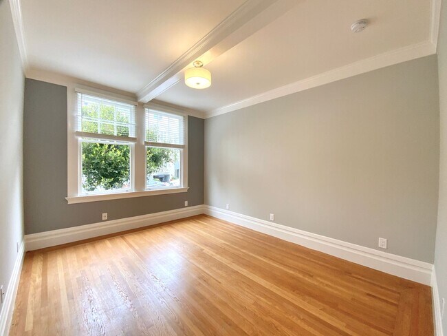 Building Photo - FULLY REMODELED 2BR/1BA. Dishwasher! Laund...