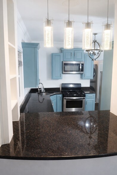 Building Photo - 5 Emrose Ter