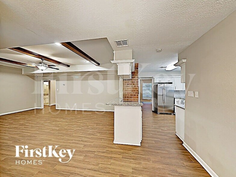 Building Photo - 2511 Riverlawn Dr
