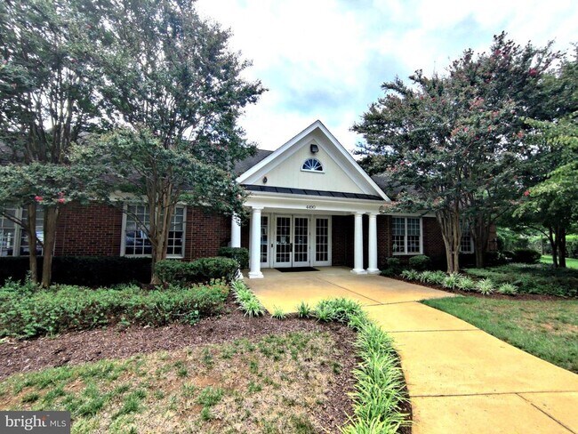 Building Photo - 103 N George Mason Dr